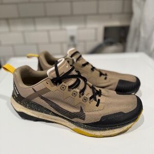 NIKE WILDHORSE 8 'KHAKI VIVID SULFUR'